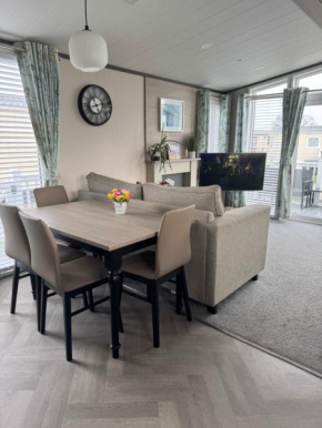 2 Bedroom Villa - Lakeside Holiday Park